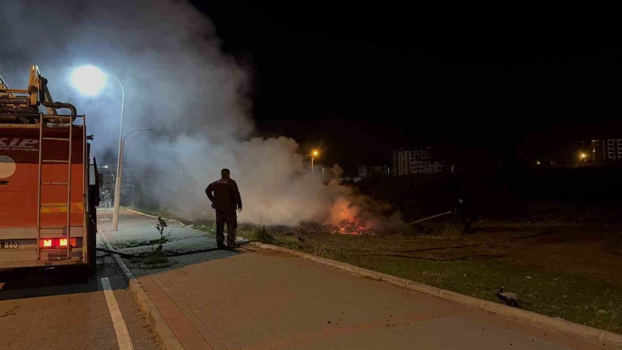 Gazipaşa'da Koru Mahallesi'nde çalılık yangını söndürüldü