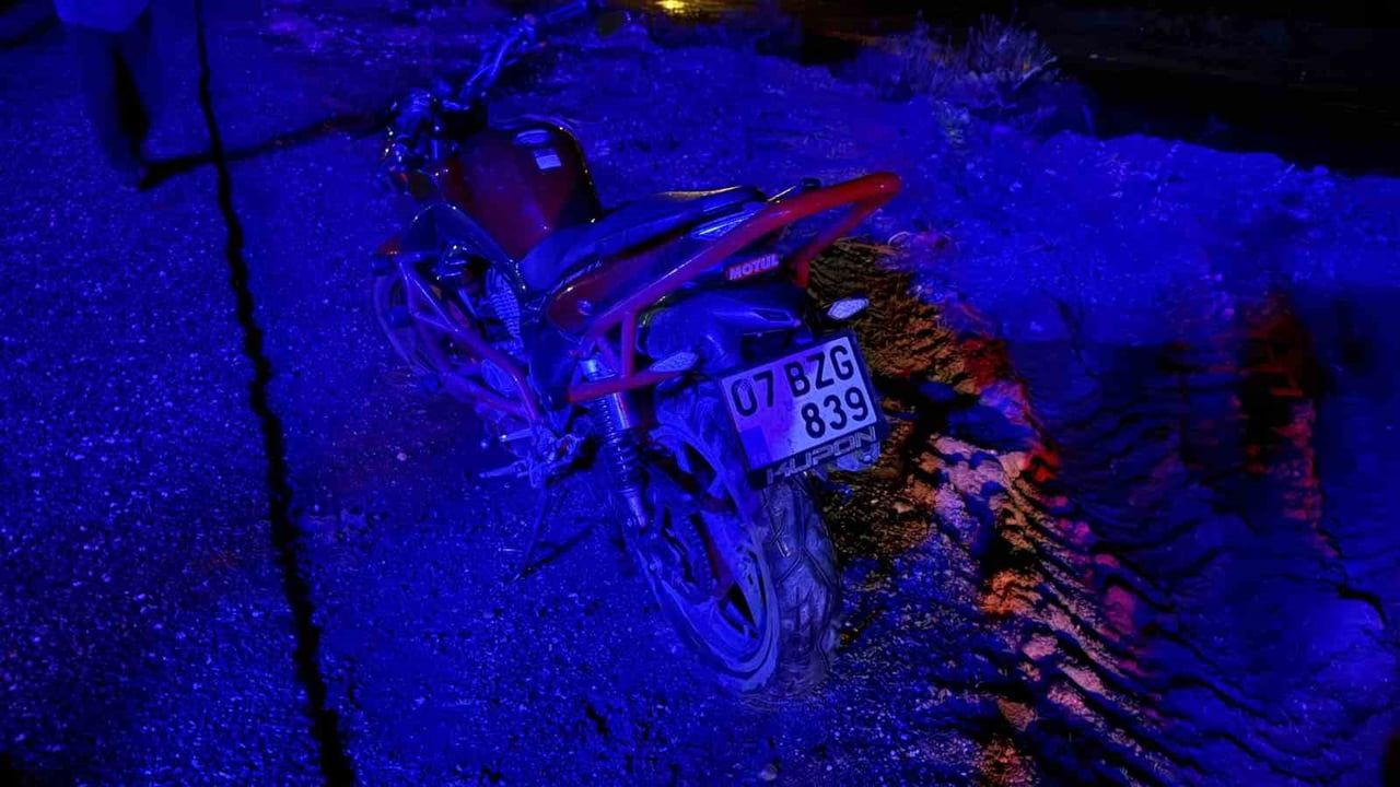 Gazipaşa'da yağmur nedeniyle devrilen motosiklet: 1 yaralı