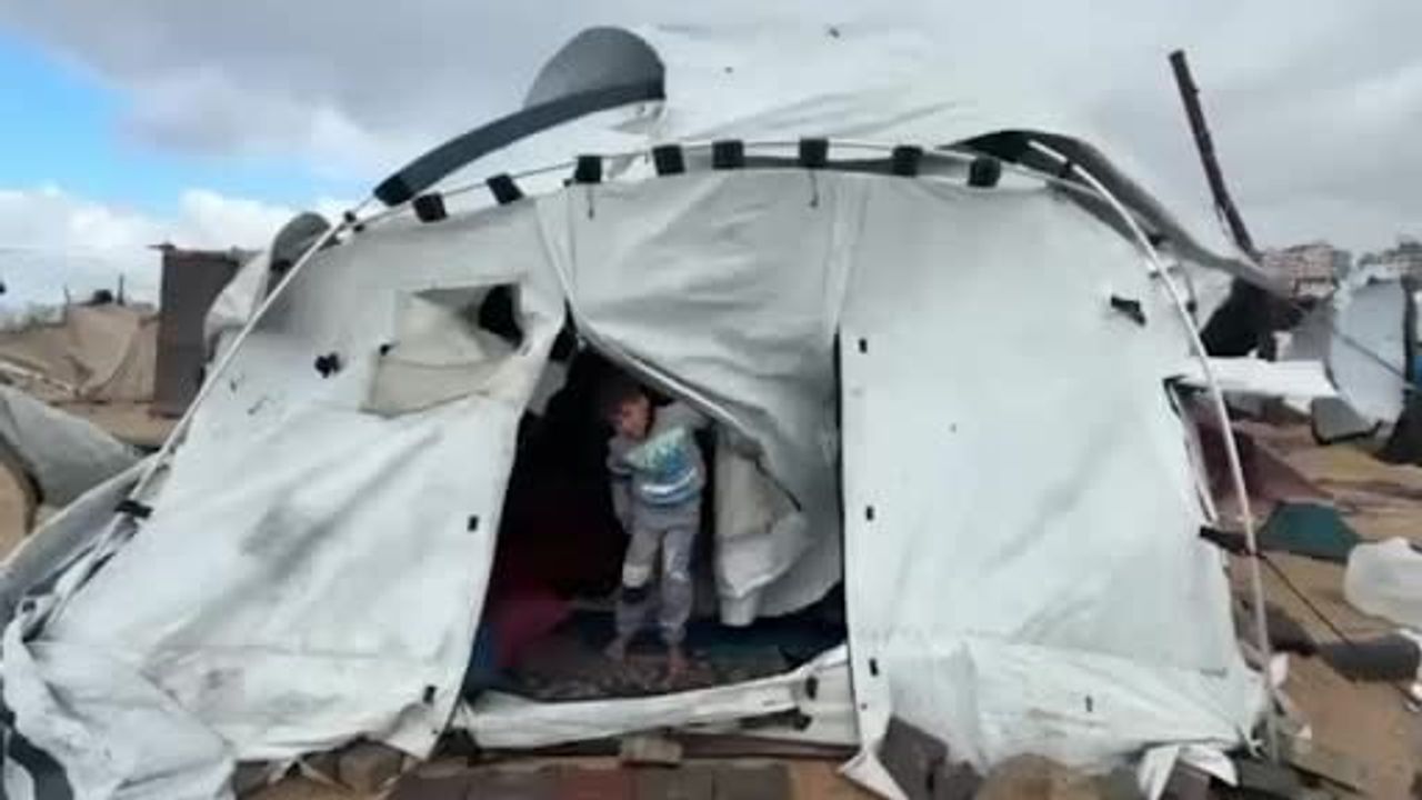 Gazze'de Aşırı Soğukta 27 Günlük Bebek Hipotermi Nedeniyle Yaşamını Yitirdi