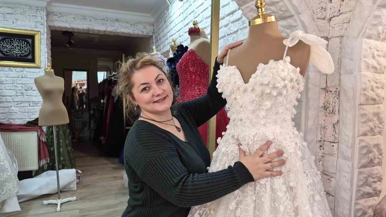 Gelinlikçiler Yaz Sezonuna Hazırlanıyor: Hazır Model Talebi Artıyor