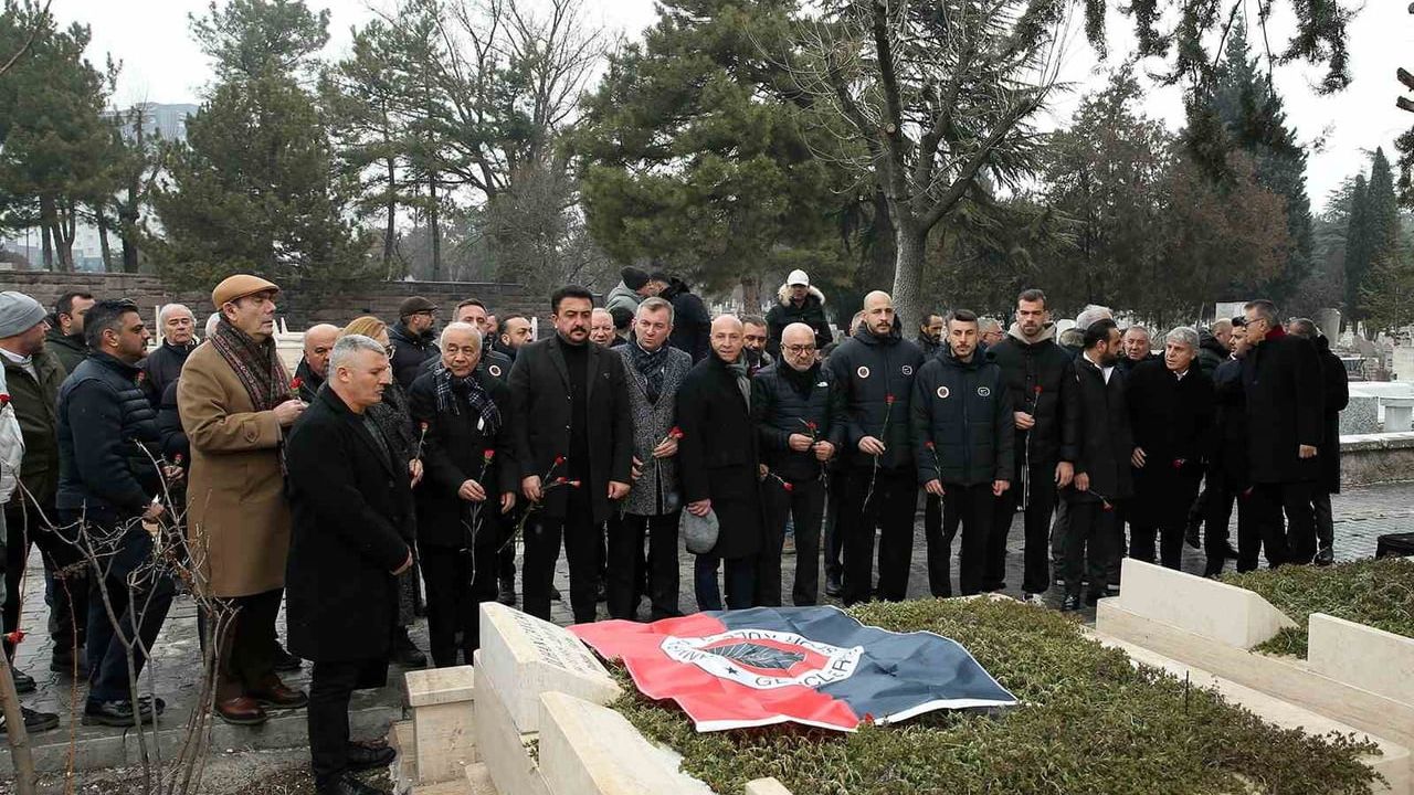 Gençlerbirliği, İlhan Cavcav'ı Vefatının 9. Yılında Cebeci Asri Mezarlığı'nda Andı