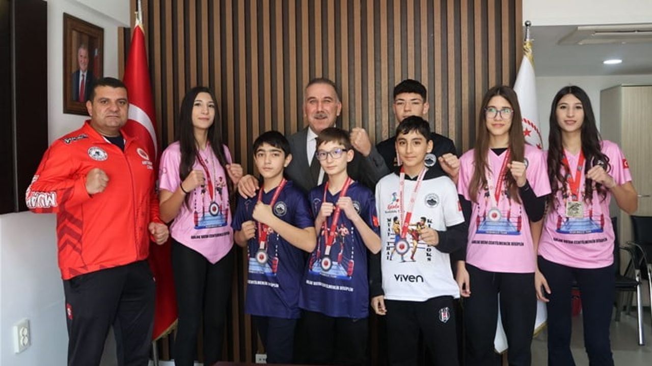Gençlik ve Spor İl Müdürü Yığmatepe, Muay Thai'de dereceye giren Aydınlı sporcuları kabul etti