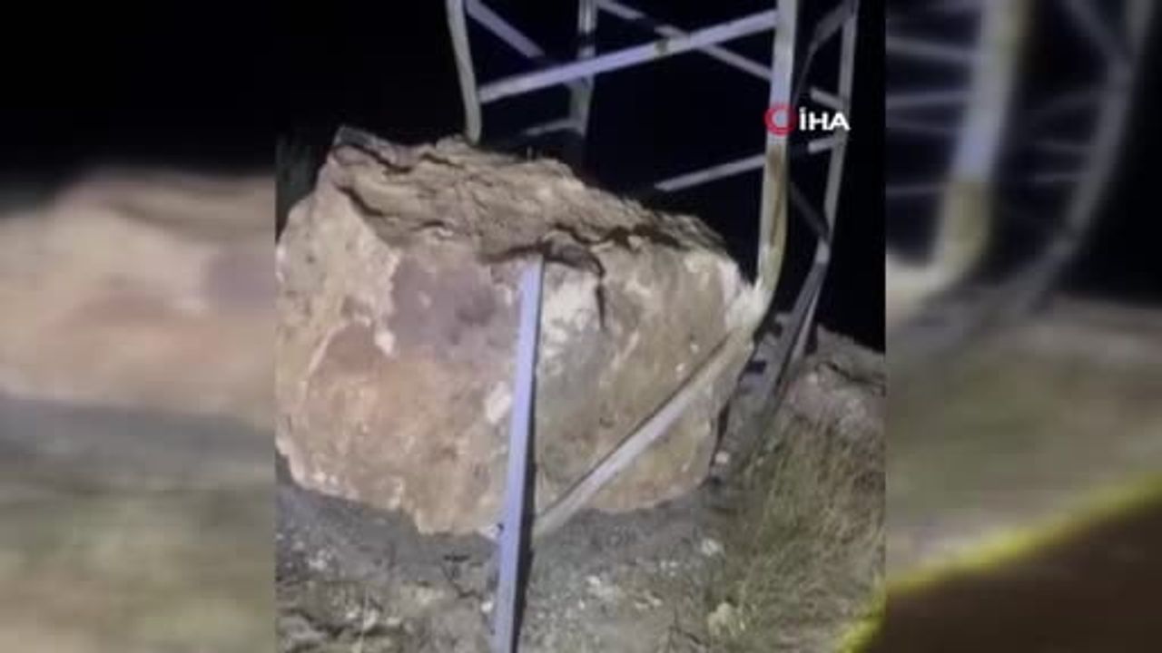 Gercüş'te yamaçtan kopan kaya elektrik direğine çarparak durdu; kesinti 4 saatte giderildi