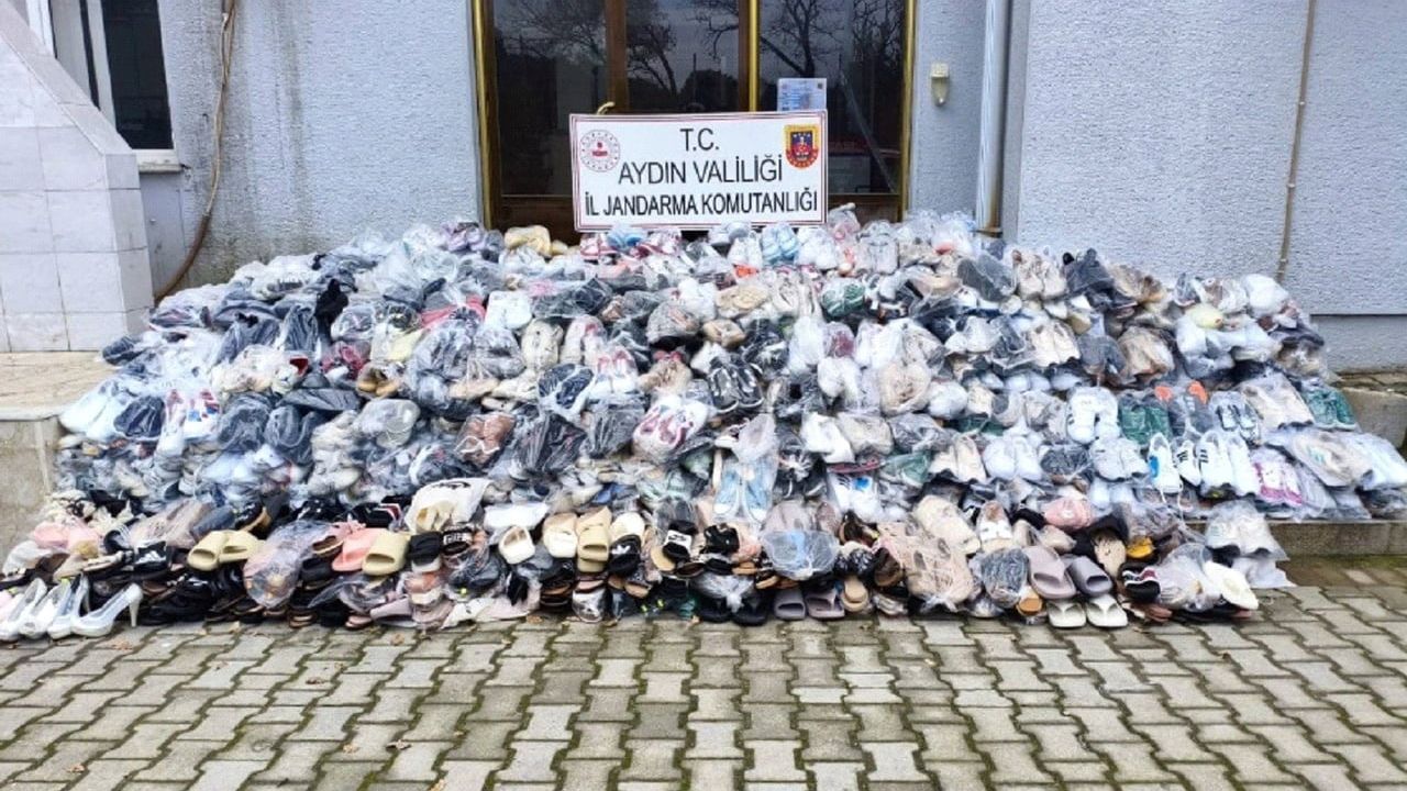 Germencik'te jandarma operasyonu: 800 çift sahte ayakkabı ele geçirildi