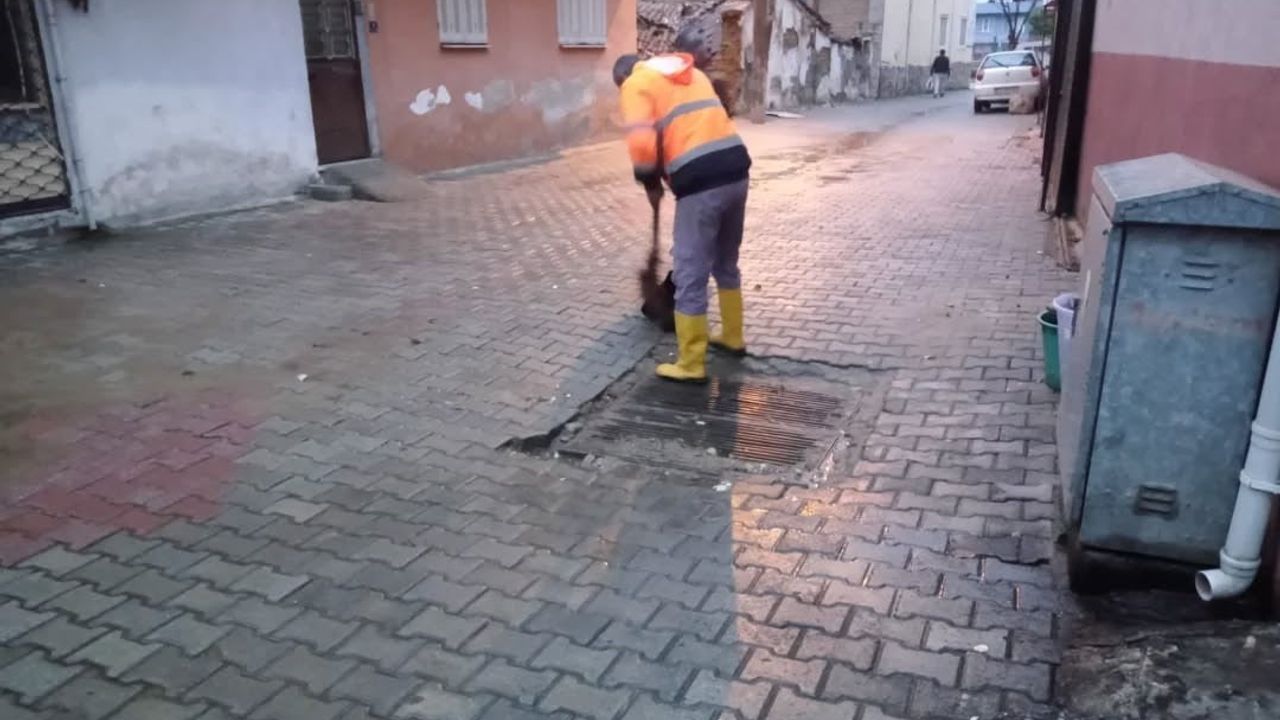 Germencik'te metrekareye 46,8 kilogram yağış; Başkan Zencirci: "Her şartta görevimizin başındayız"