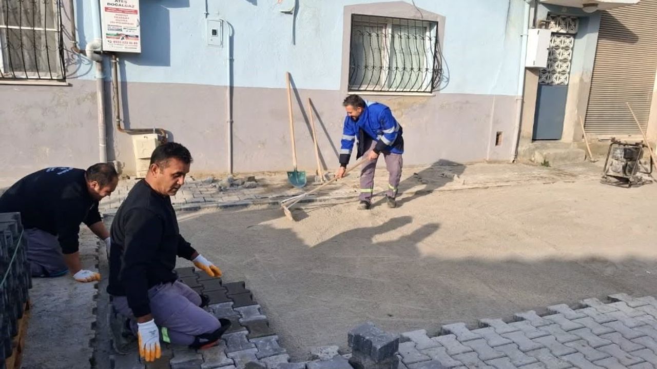 Germencik’te yol ve kaldırım onarımları: İstasyon Mahallesi'nde çalışmalar sürüyor