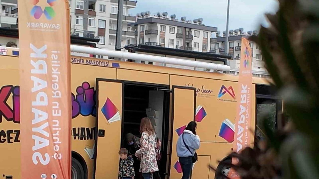 Gezici Kütüphane Otobüsü Sayapark AVM’de: Mersin’de Çocuklara Kitapla Buluşma İmkanı