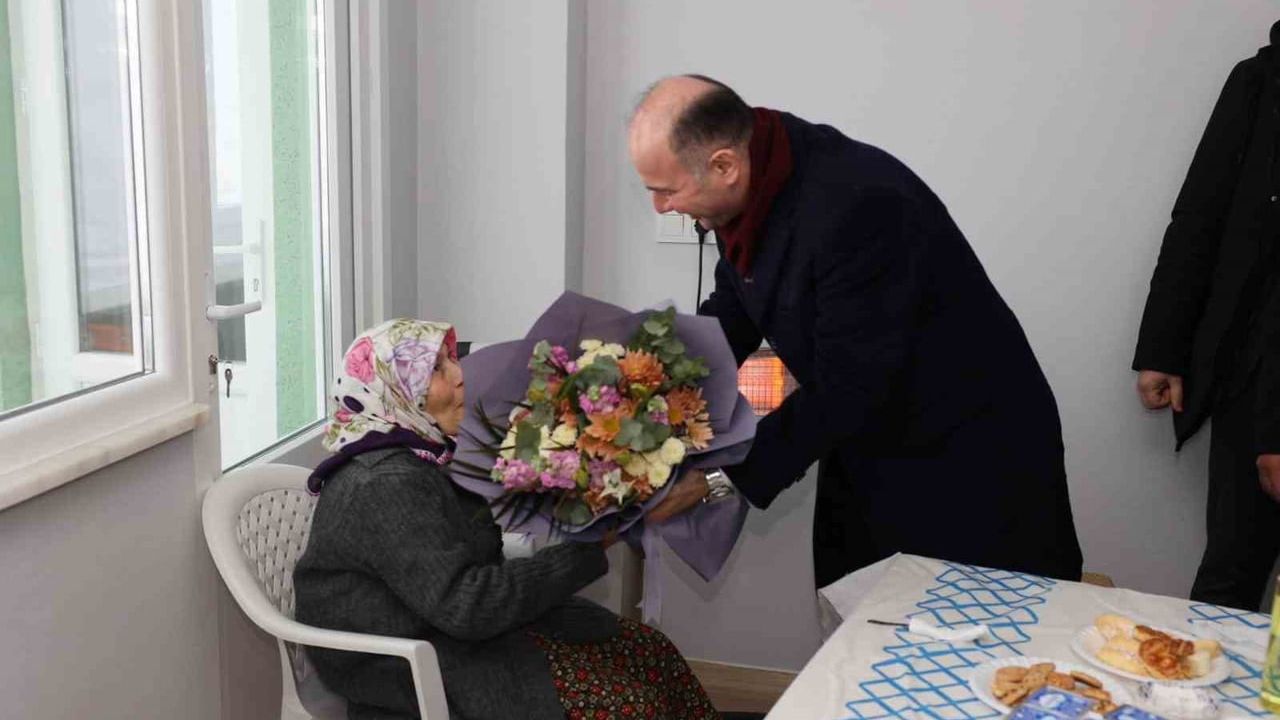 Giresun'da harabe evde yaşayan şehit ailesi yeni konutuna kavuştu