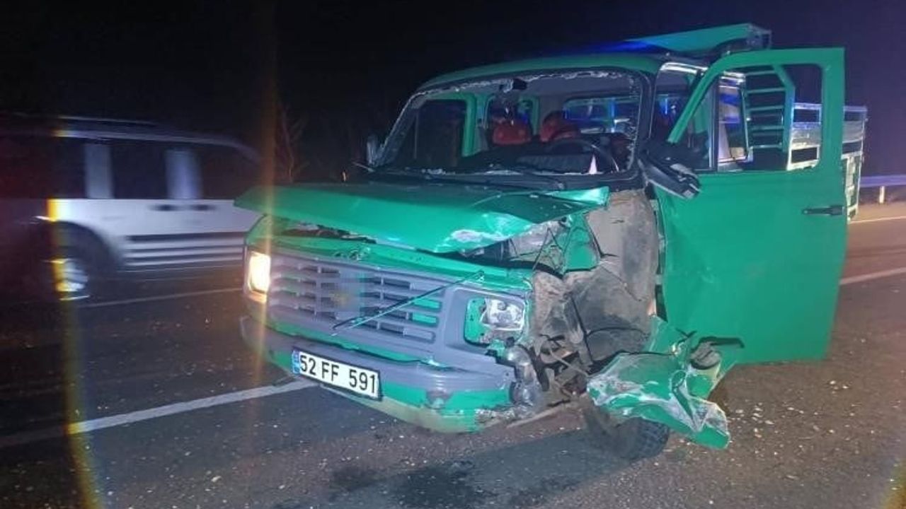 Giresun'da Yağlıdere'de kamyonet ile motosiklet çarpıştı: 2 kişi yaşamını yitirdi