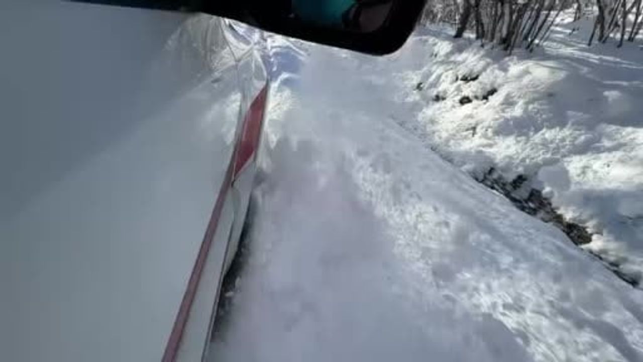 Giresun UMKE, yolu kapanan Çamlıca köyündeki 91 yaşındaki hastayı hastaneye ulaştırdı