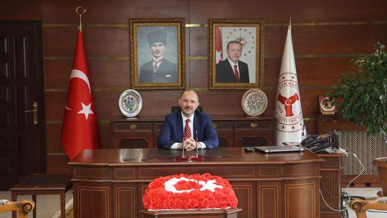 Giresun Valiliğinde görev değişimi: Serdengeçti Osmaniye'ye, Mustafa Koç Giresun'a atandı