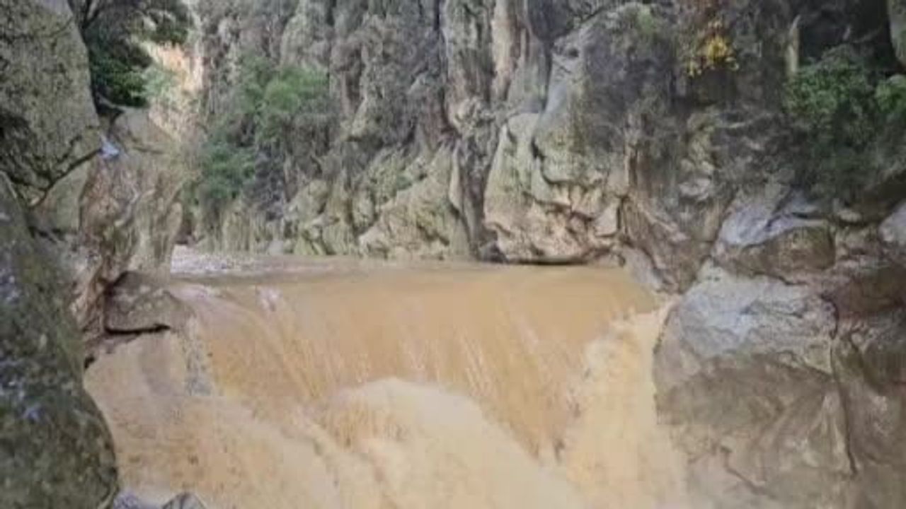 Gökbük Kanyonu’nda Yağışlar Su Debisini Artırdı; Şelale ve Dere Yataklarında Etkileyici Görüntüler