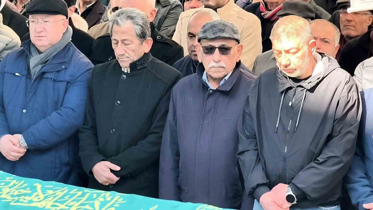 Gökova Körfezi’nde batan teknede yaşamını yitiren İksan Öztürk toprağa verildi