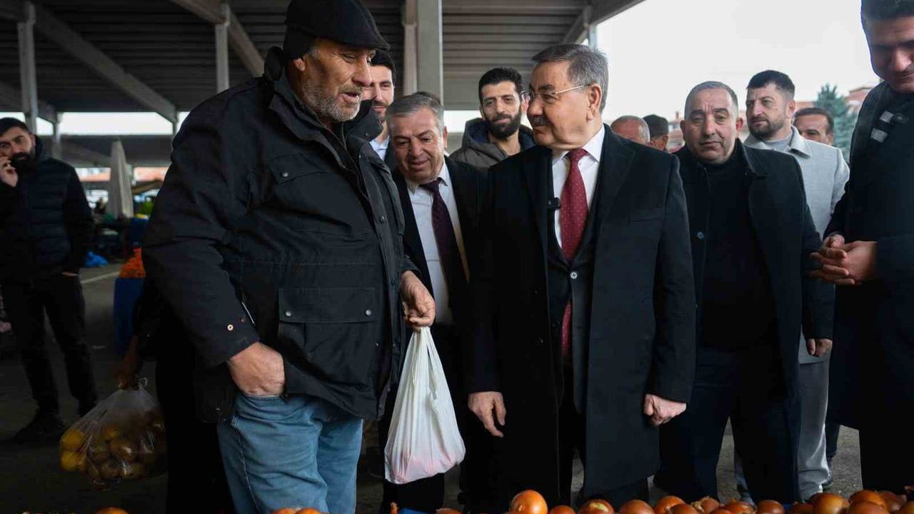 Gölbaşı ve Haymana Belediye Başkanları Karşıyaka Mahallesi Semt Pazarında Esnaf ve Vatandaşlarla Buluştu