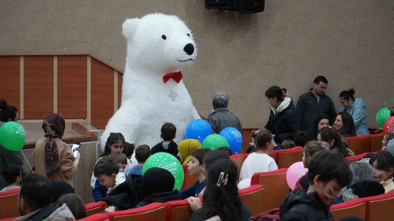 Gölcük'te öğrenciler için "Ara Tatil Tiyatro Şenliği" başladı