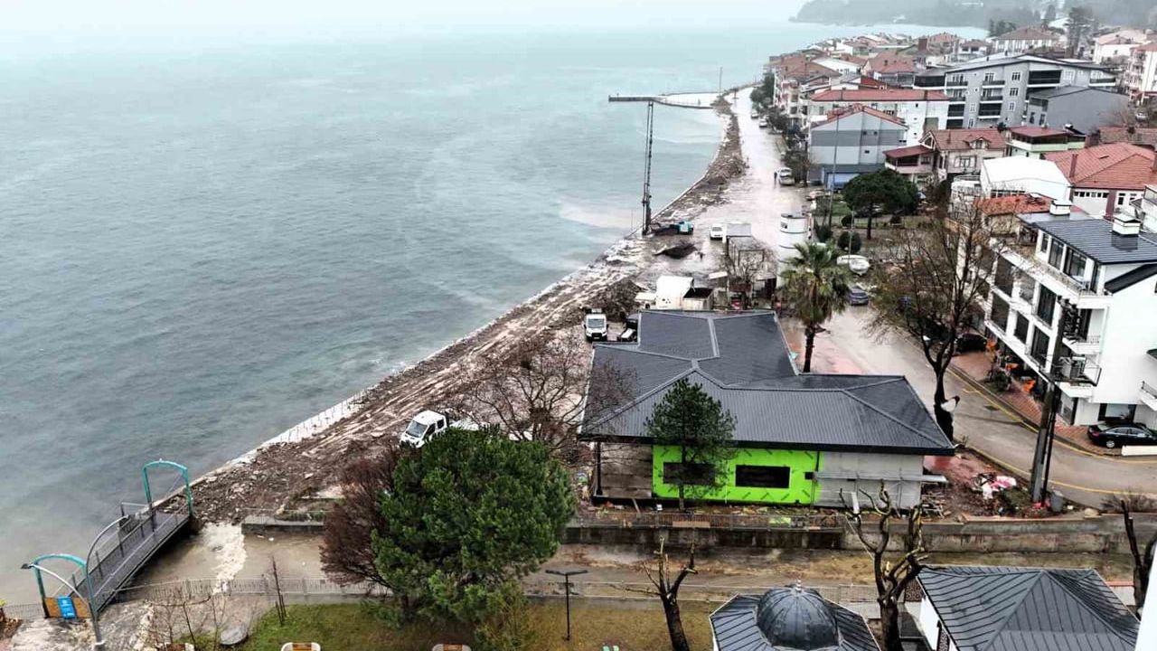 Gölcük Ulaşlı Sahiline 550 Metrelik Dalgakıran ve Kıyı Güçlendirme Projesi