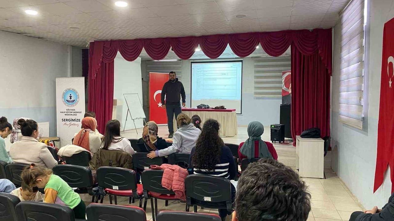 Gölyaka'da Değerlendirme Semineri: Açık Uçlu Soru Yazımı ve Değerlendirme Yöntemleri