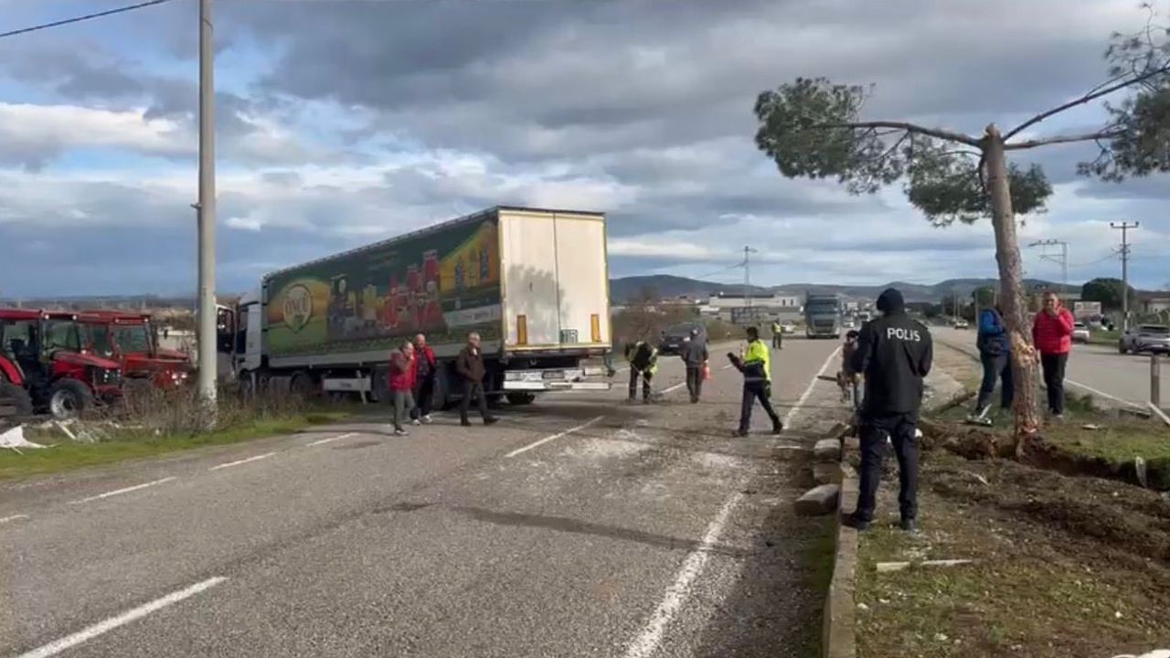 Gönen-Bandırma yolunda tır şarampole savruldu — sürücü yara almadı