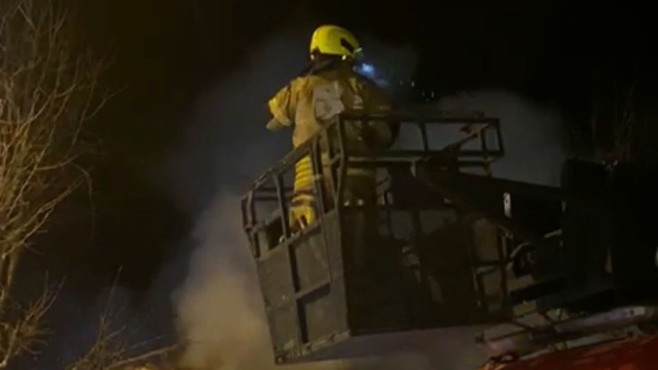 Gönen'de bacadan çıktığı belirlenen yangın, Hodul Köyü'ndeki evin çatısına sıçradı