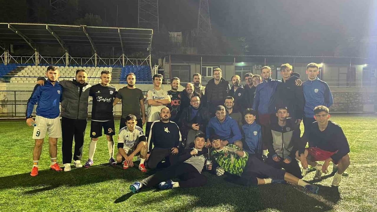 Gördes Engelliler Derneği Altıntaş Spor’a Destek Ziyareti Yaptı