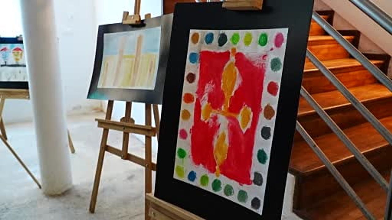 Görme Engelli Ressam İlker Ertuğrul'ün Braille Resim Sergisi Beyoğlu'nda