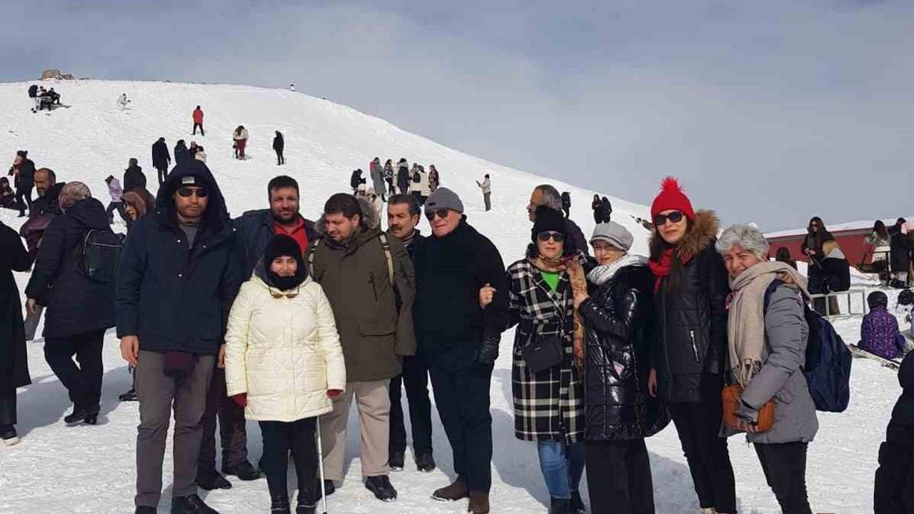 Görme Engelliler Erciyes’te Kaynaştı: Kırşehir Derneği Sosyal Etkinlik Düzenledi