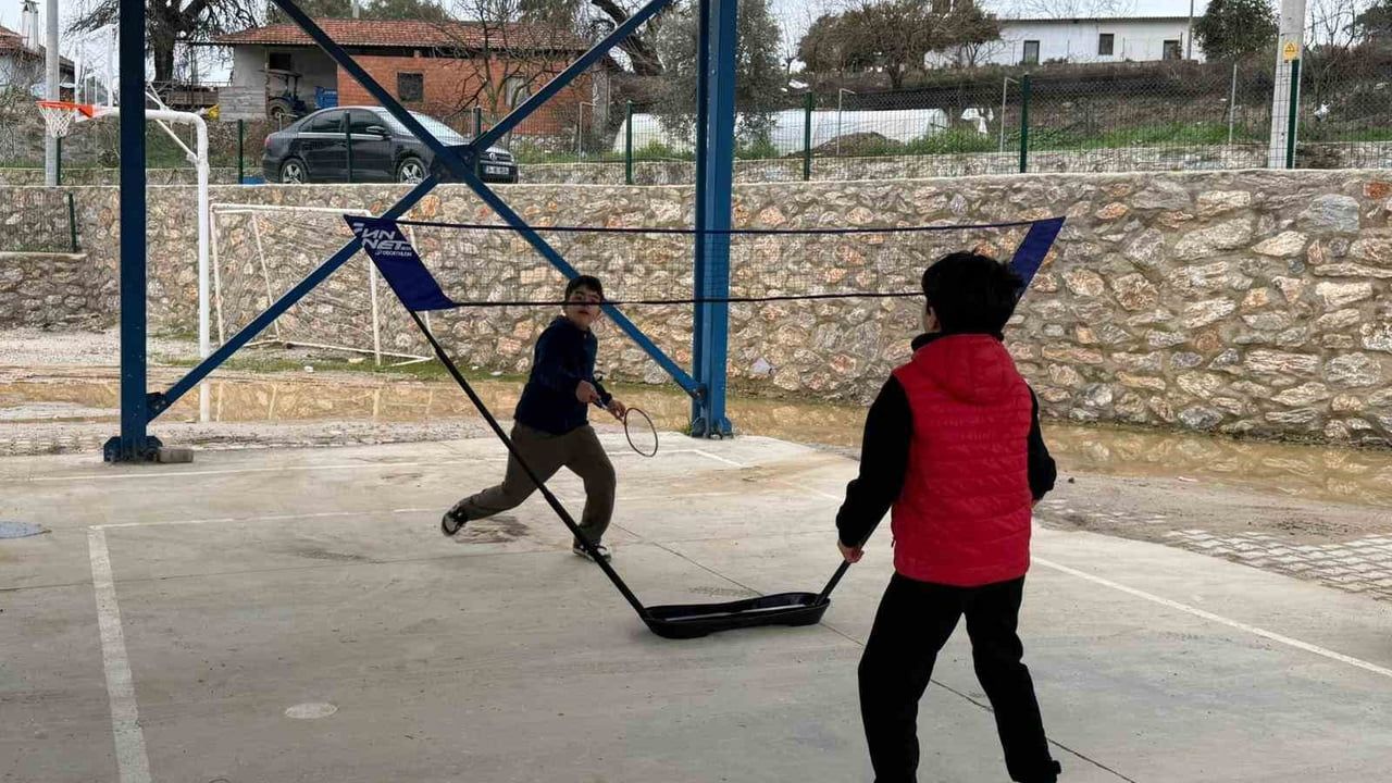 GSB Gençlik Kış Kulübü Esentepe Mahallesi'nde çocuklarla buluştu