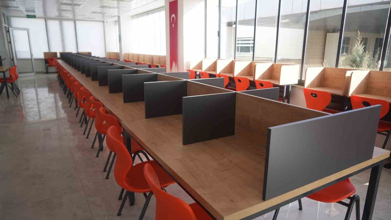 Gül Sinem Dönertaş Anısına Niğde Ömer Halisdemir Üniversitesi Hastanesinde Kütüphane Açıldı