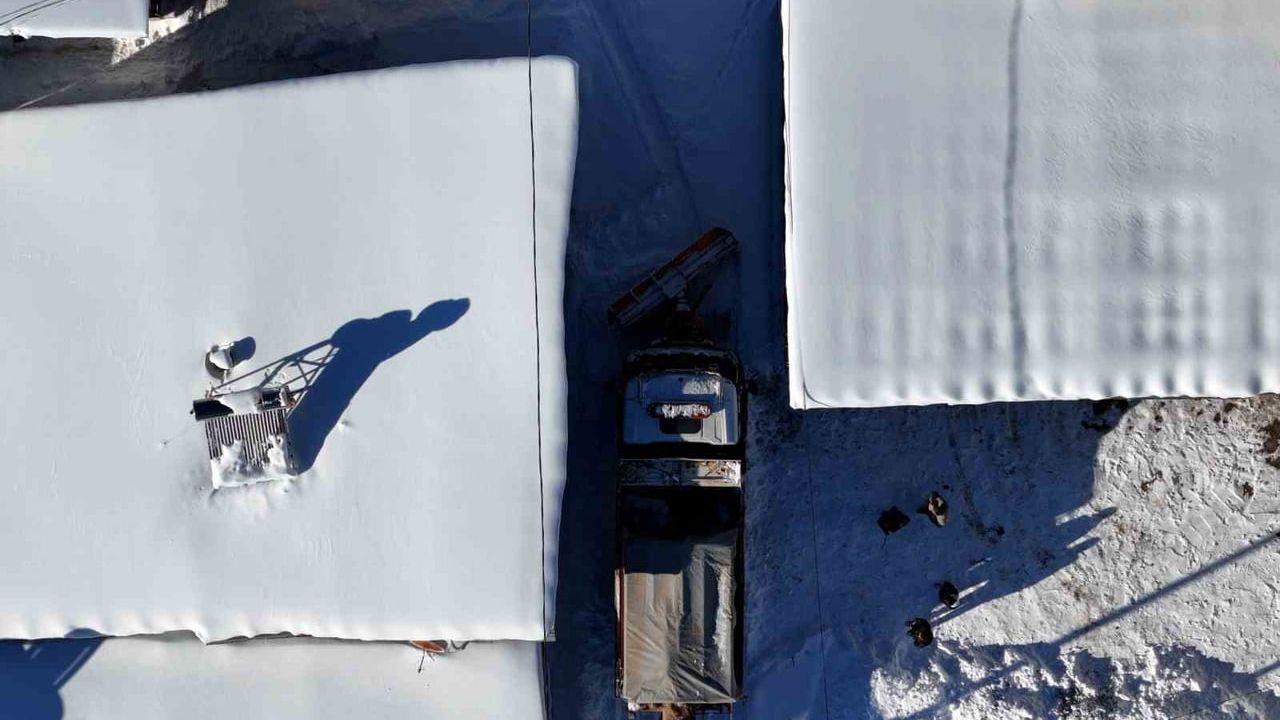 Gümüşhane'de karla mücadele: Vali Aydın Baruş sahada inceleme yaptı