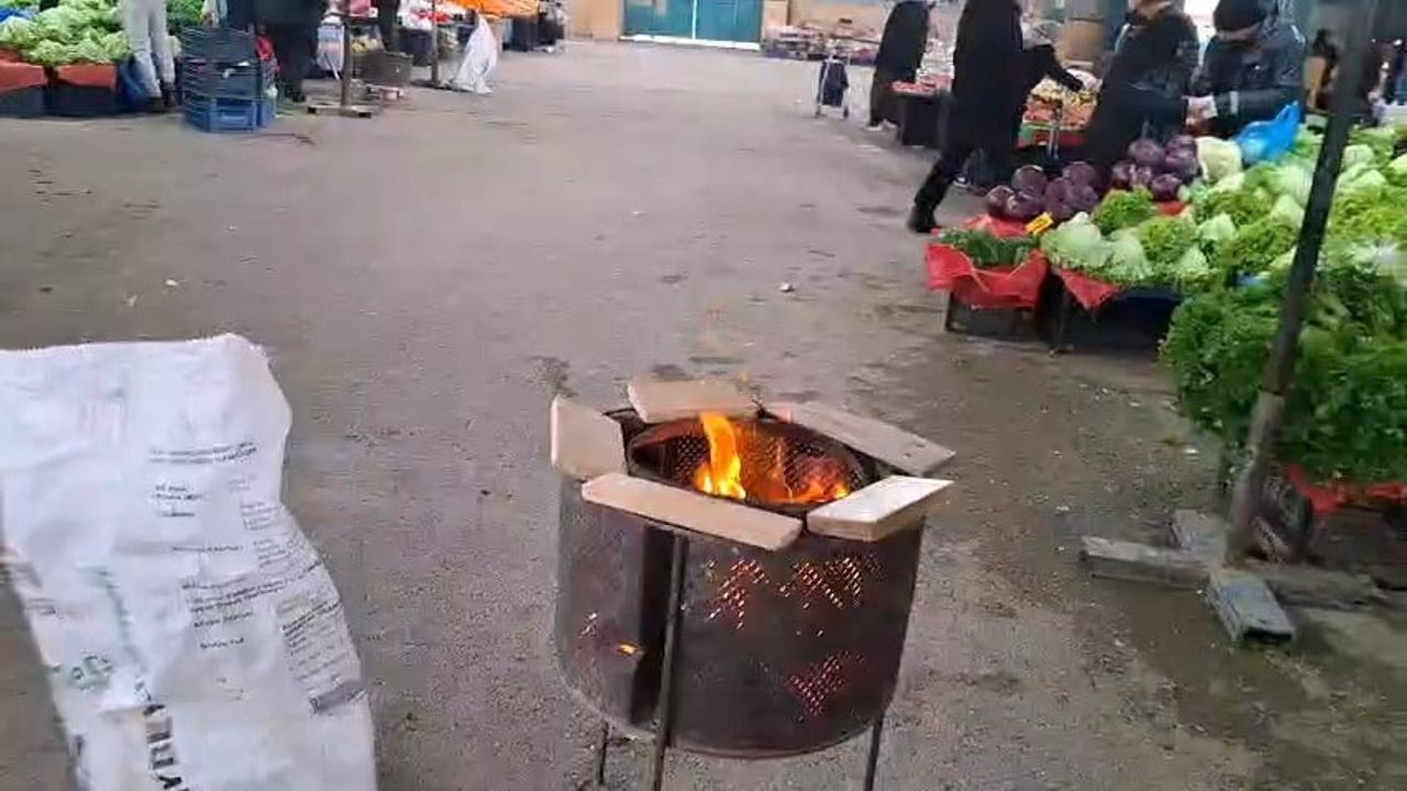 Gündoğdu’da kapalı pazarın üst açıklıkları esnafı ve mahalleyi mağdur ediyor