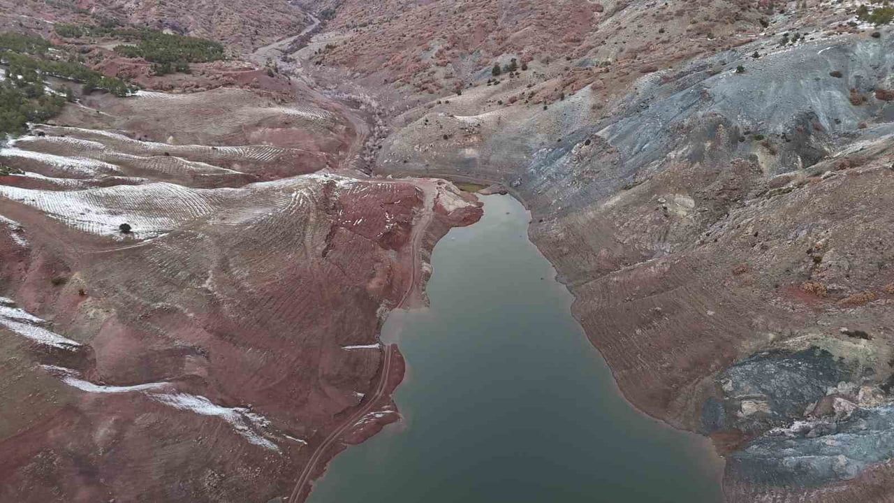 Gündüzler Barajı'nda su seviyesi azaldı; kapaklar kapatıldı, sulama kısıtlandı