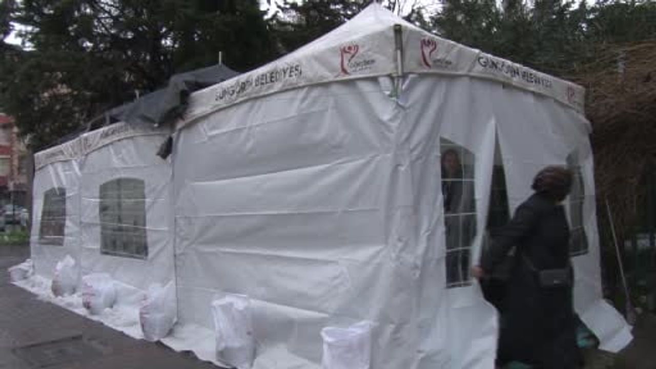 Güngören'de Atlas Çağlayan için evinin önünde taziye çadırı kuruldu