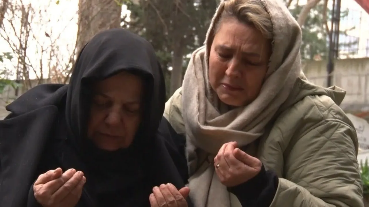 Güngören'de Öldürülen Atlas Çağlayan'ın Kabri Başında Ailesi Dua Etti