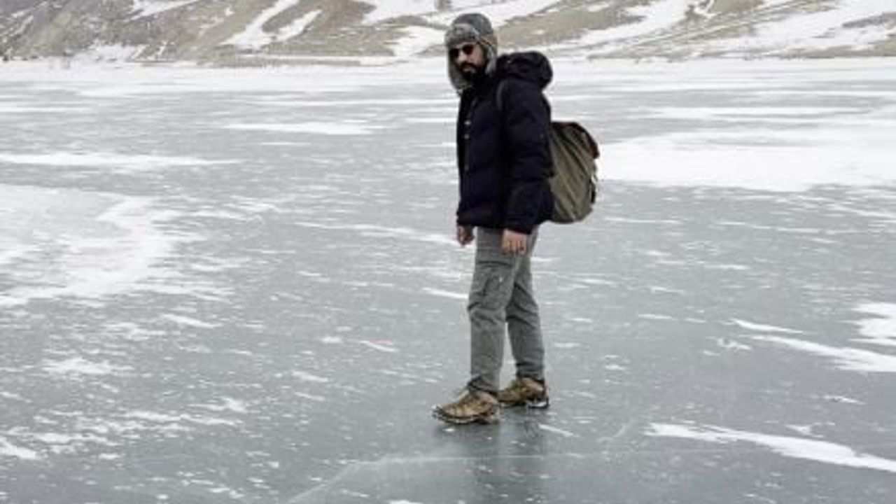 Gürün’de donan İncesu Barajı’nda ziyaretçi kilim serip oturdu