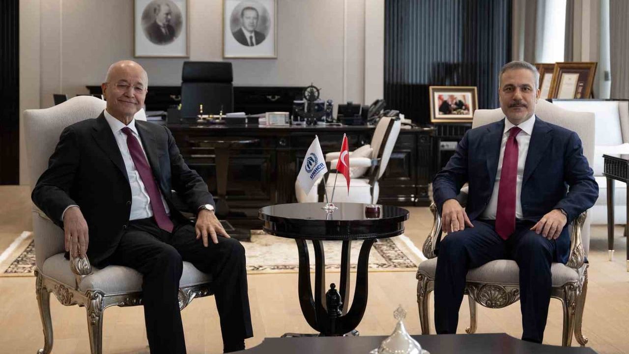 Hakan Fidan, BM Mülteciler Yüksek Komiseri Barham Salih'i Ankara'da kabul etti