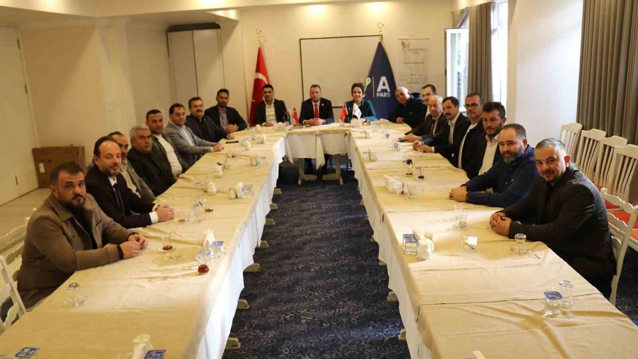 Hakan Saruhan: 'Anahtar Parti bu milletin umududur' — Denizli'de yeni ilçe başkanlarıyla ilk toplantı