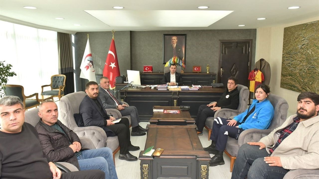 Hakkari'de Karla Mücadele Toplantısı: Çalışmalar ve Yeni Tedbirler Görüşüldü