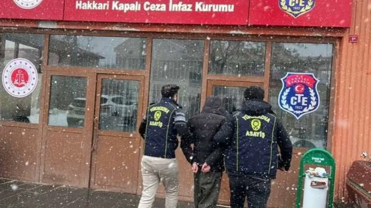 Hakkari’de uyuşturucu ve hırsızlık suçlarından kesinleşmiş cezaları bulunan 2 kişi tutuklandı