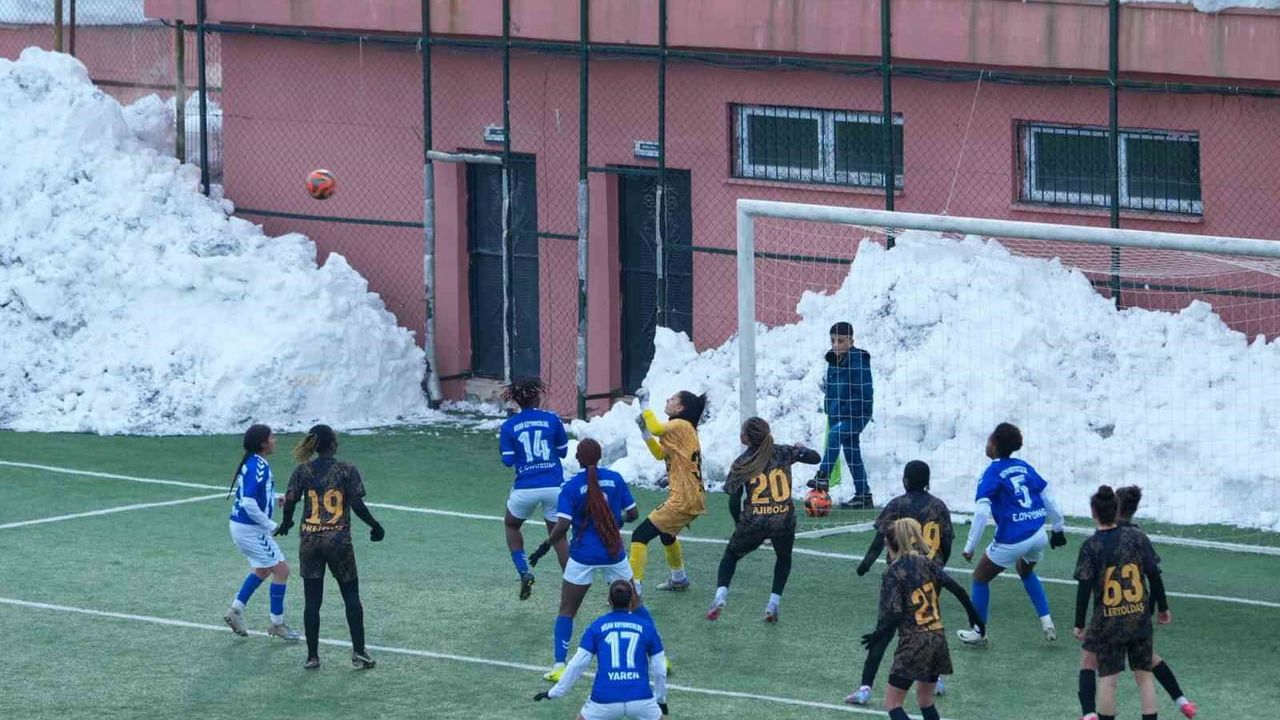 Hakkarigücü Spor 5-0 Gaziantep ALG Spor — Turkcell Kadın Futbol Süper Ligi 15. Hafta