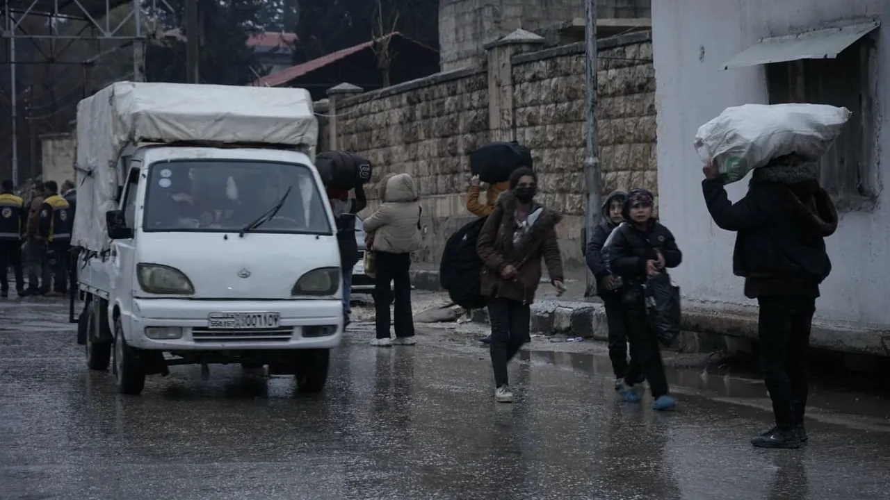 Halep'te sivillerin tahliyesi sürüyor; Suriye ordusu Şeyh Maksut Mahallesi'ndeki hedefleri vuracağını açıkladı