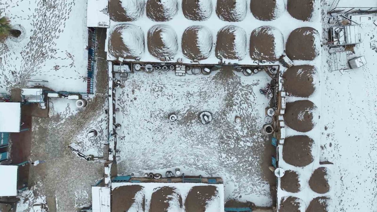 Harran'da karla kaplanan tarihi yapılar havadan görüntülendi