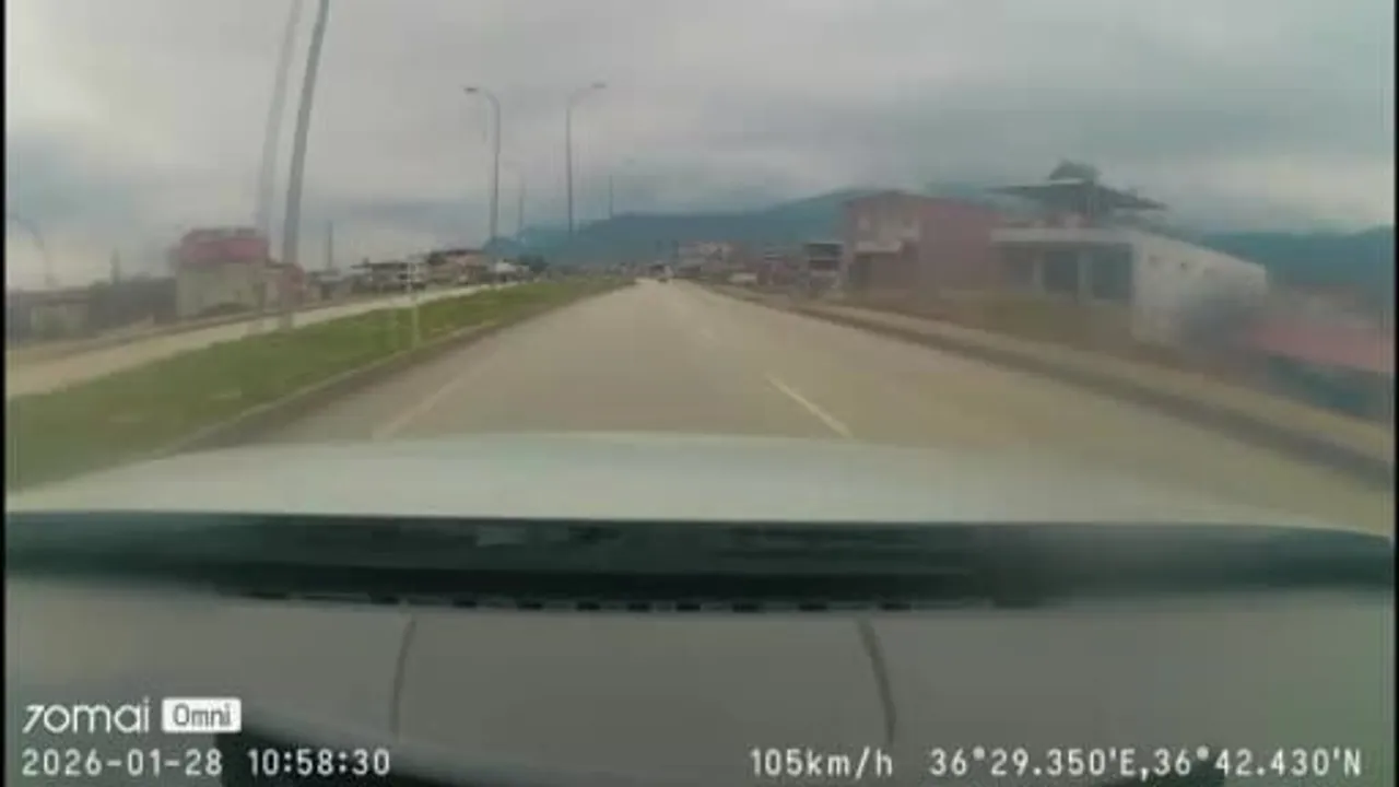 Hassa'da minibüsle çarpışma: BMW'nin patlayan airbagi sürücünün elini yaktı