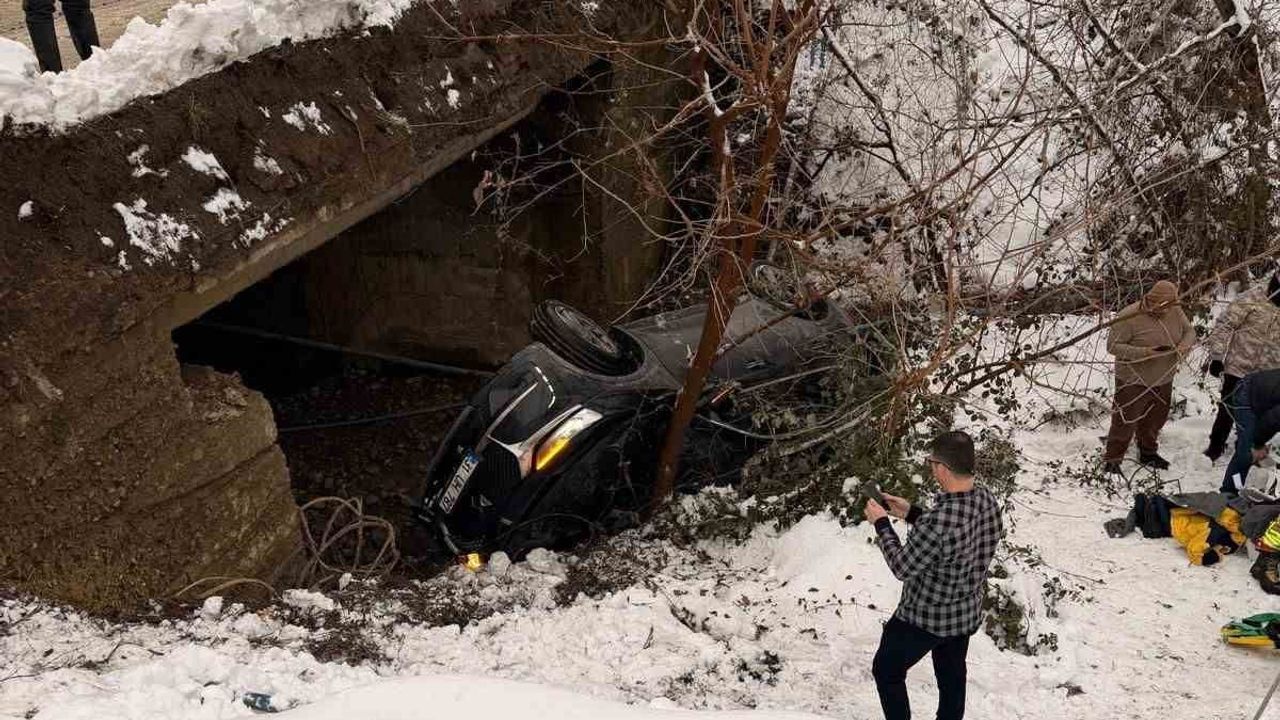 Hatay Belen'de otomobil dereye uçtu: 5 kişi yaralandı