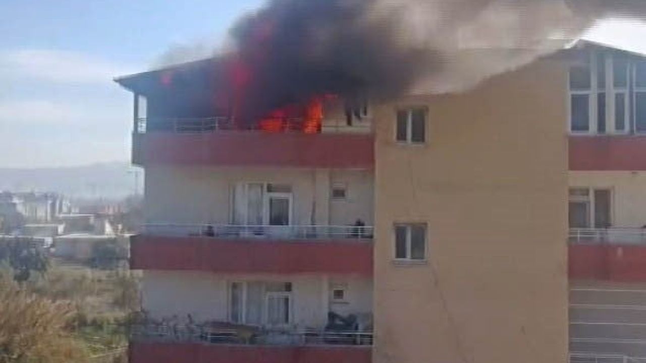 Hatay'da depremde eşi ve oğlunu kaybeden kadın, çıkan yangında evi ve birikimlerini yitirdi