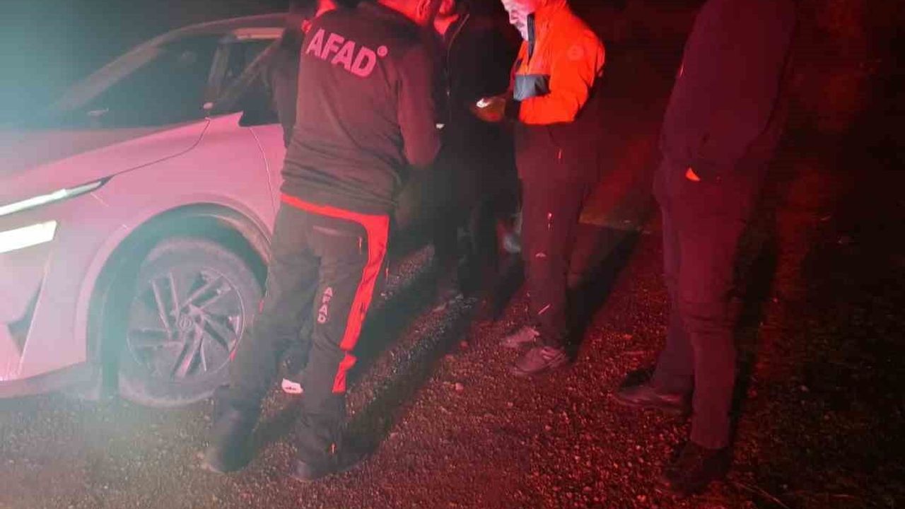 Hatay'da Domuzdamı Yaylasında Mahsur Kalan Aile AFAD ve Büyükşehir Ekipleriyle Kurtarıldı