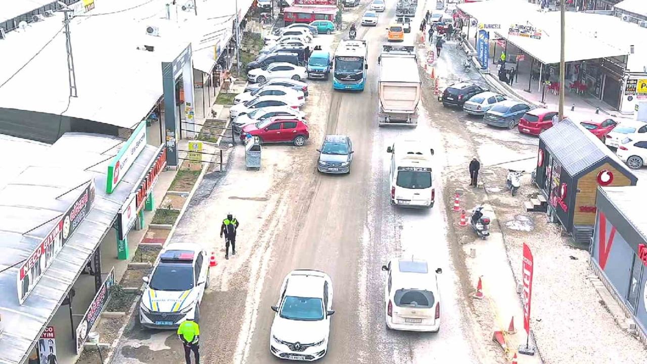 Hatay’da İstiklal Caddesi’nde hatalı park denetimi ve bilgilendirme