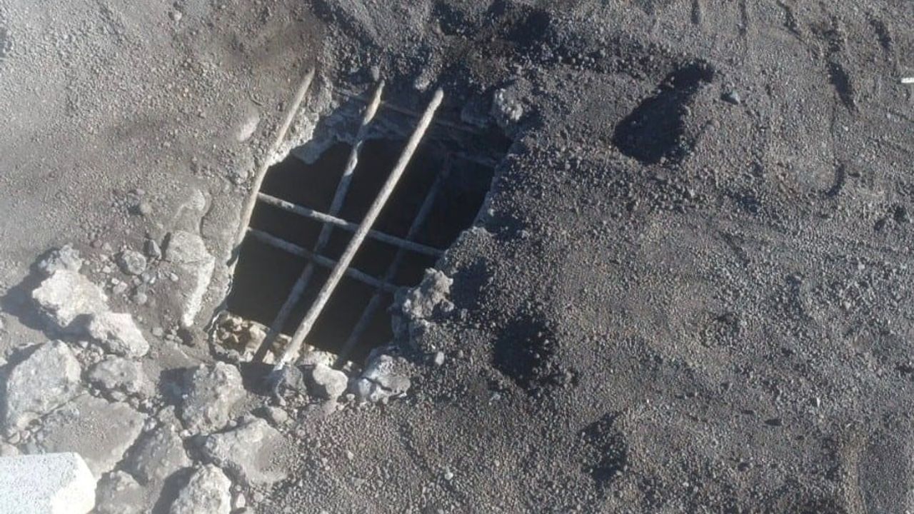 Hatay'da Karakese Köprüsü Orta Bölümündeki Hasar Nedeniyle Araç Trafiğine Kapatıldı