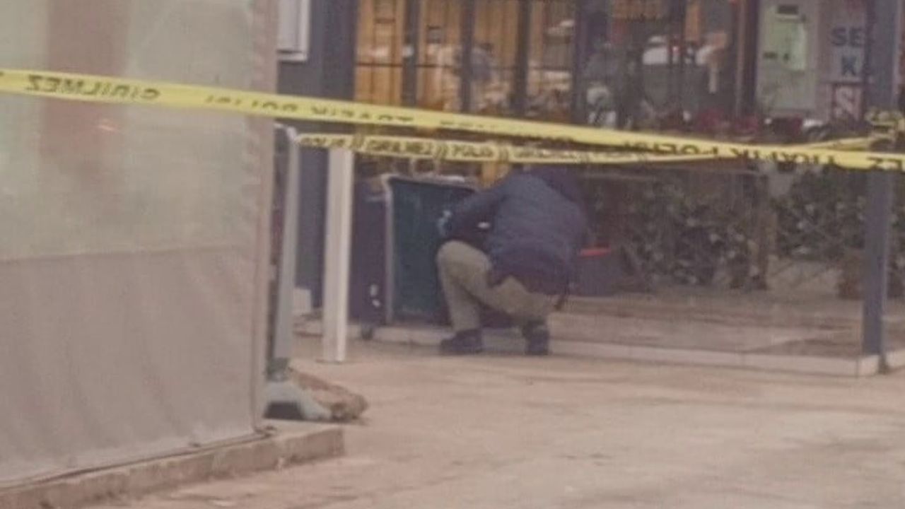 Hatay'da prefabrik çarşıda unutulan şüpheli çantadan elbise çıktı