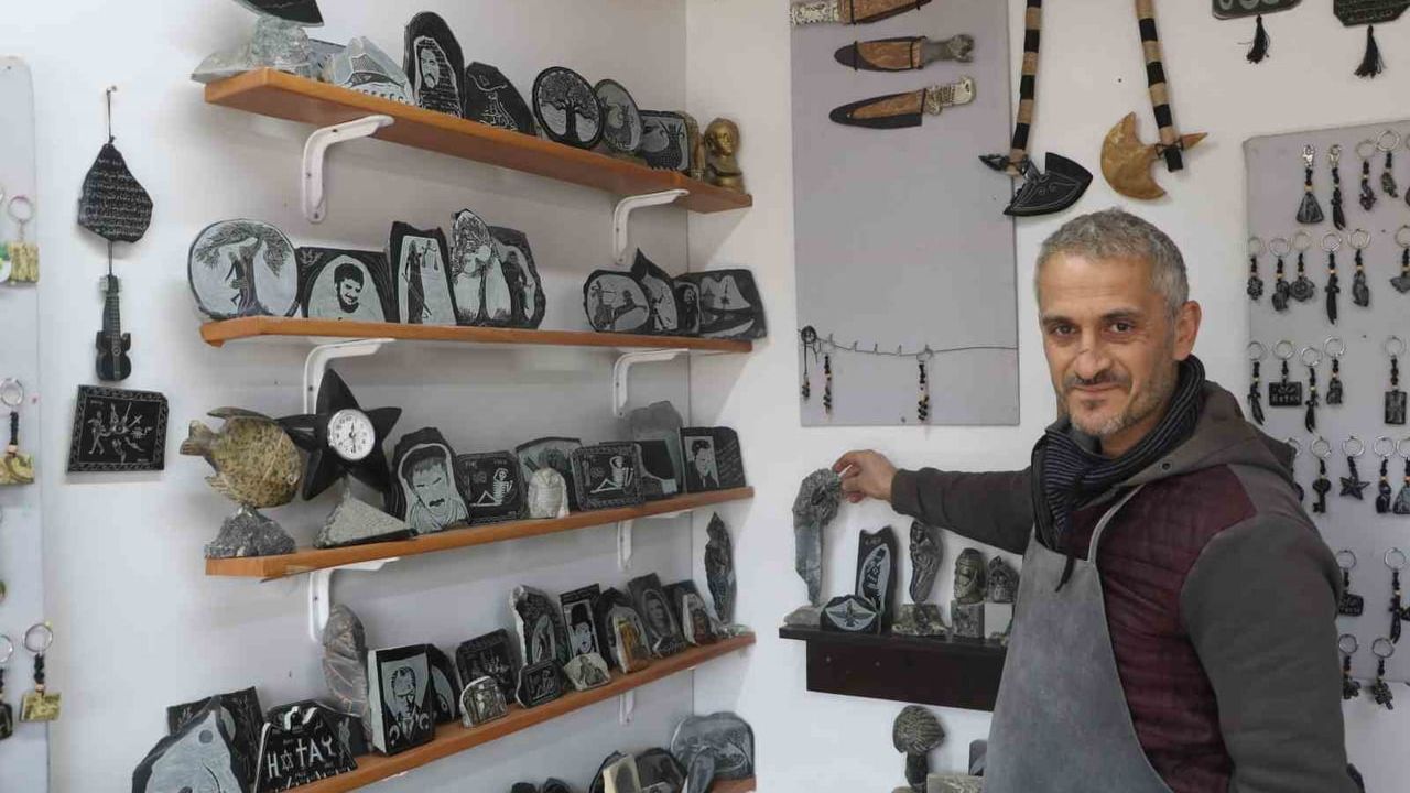 Hatay'da serpantin taşı ustası Ali Güler 25 yıldır mesleğini sürdürüyor