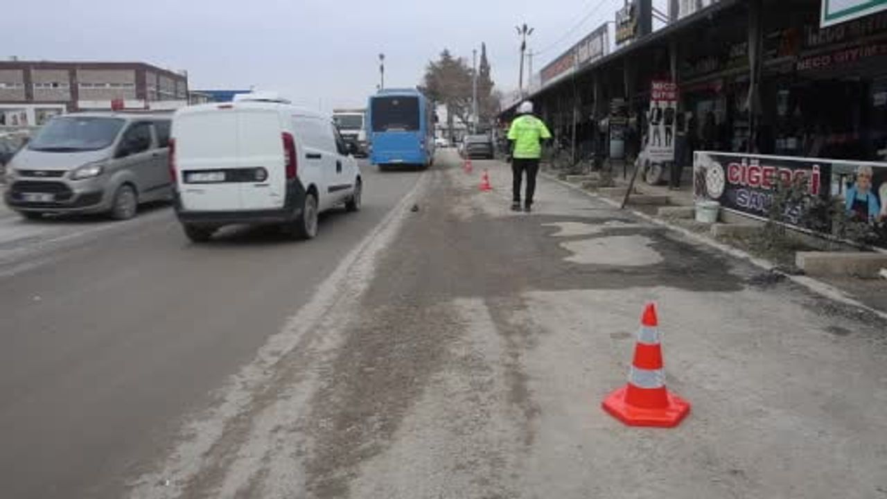 Hatay'da trafik ekipleri hatalı park uyarısı: Acil müdahalelerin gecikme riski vurgulandı
